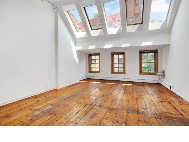 Primary Photo - 244 W 12th St