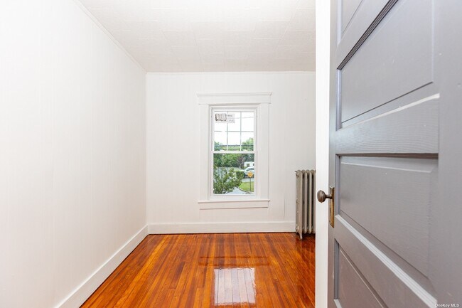 Building Photo - 37 5th Ave