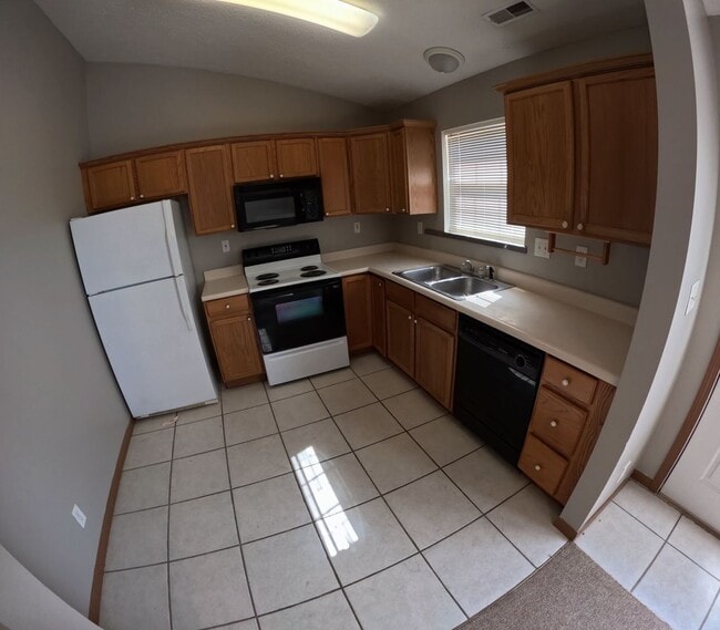 Building Photo - 2 bedroom and 2 bathroom property located ...