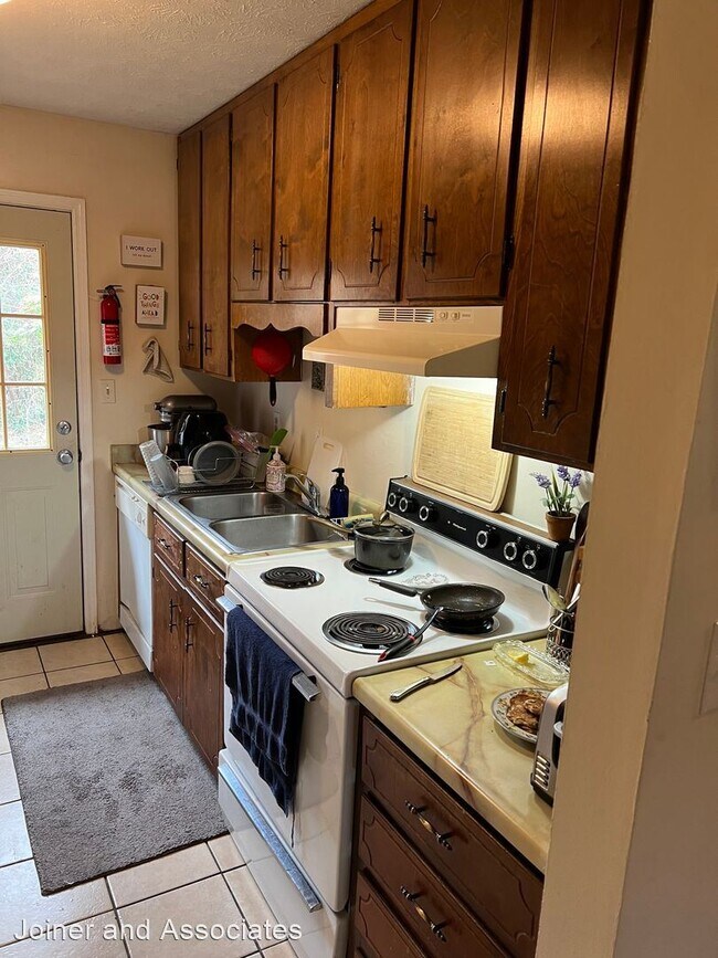 Building Photo - 2 br, 1 bath House - 647 Whit Davis Rd