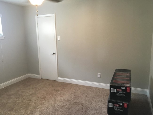 Building Photo - 220 Alpine Ct