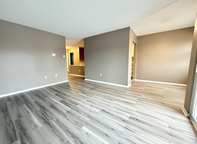 Building Photo - 214 Meadowview Ln