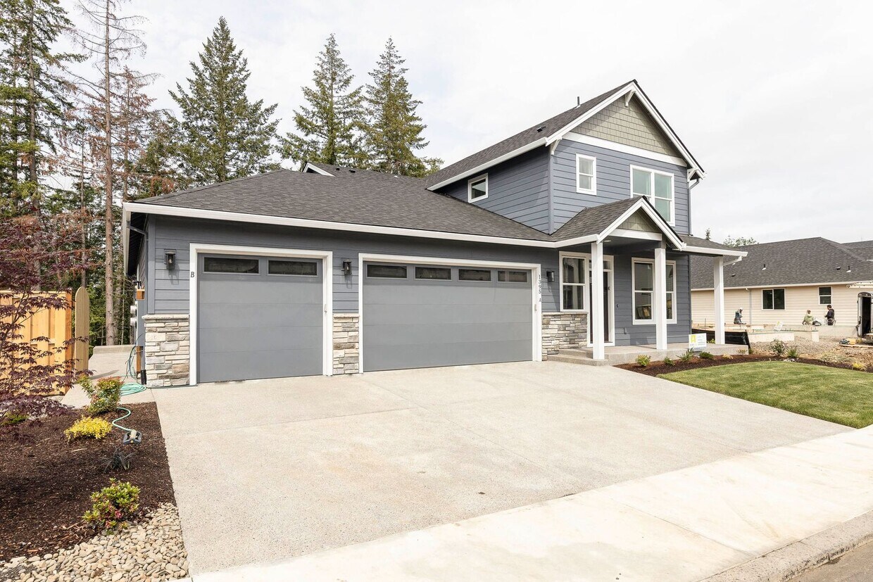 1769 NE Robert Rd Unit 1769 Robert B, Estacada, OR 97023 Room for