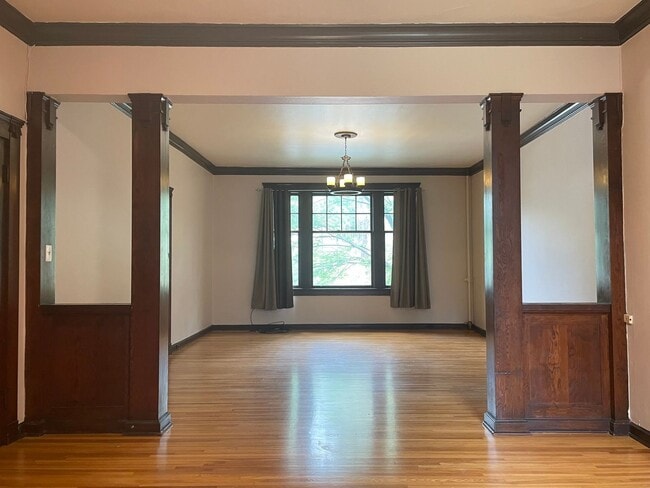 Building Photo - 508 S Cedar St