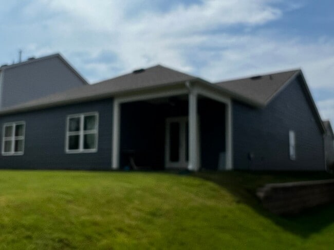 Building Photo - Chelsea Park's  Built 2022 One level 4 Bed...