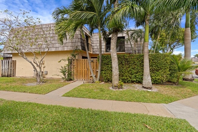 Building Photo - 2327 Waterside Dr