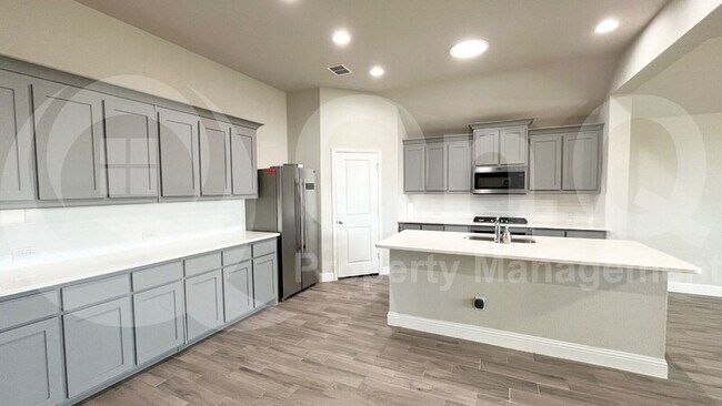 Building Photo - 2410 Trickling Creek Dr