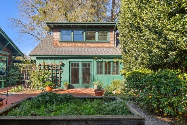 Building Photo - 1325 Cowper St