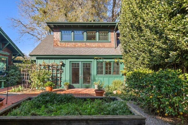 Foto del edificio - 1325 Cowper St