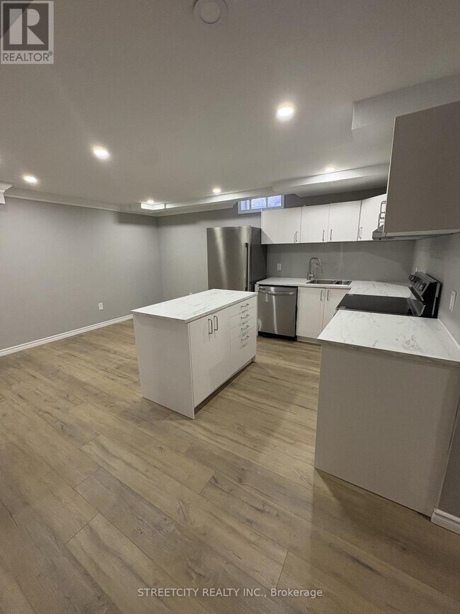 Building Photo - 890 Marigold St