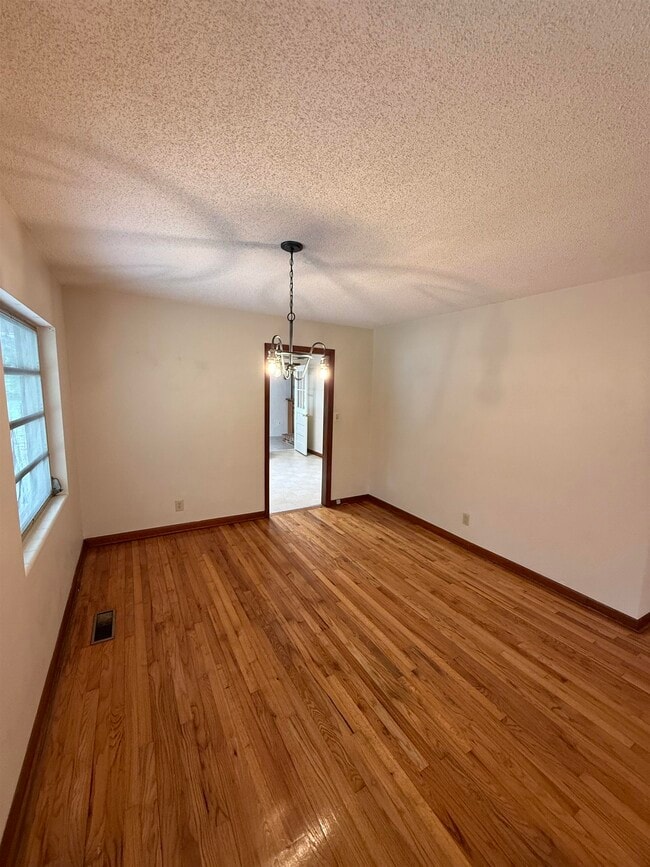 Building Photo - 5525 Springhill Rd