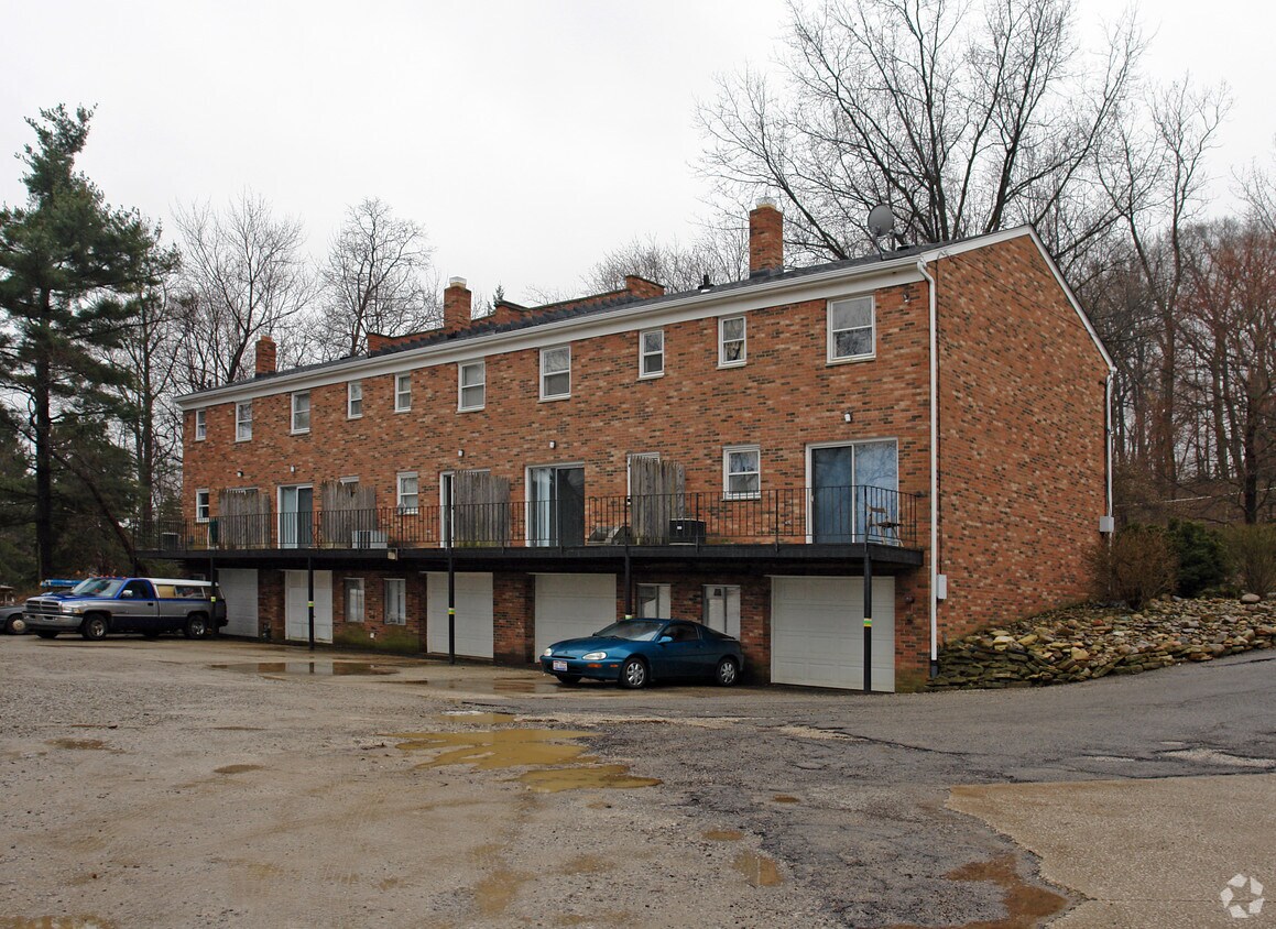 Building Photo - 2547-2555 Chamberlain Rd