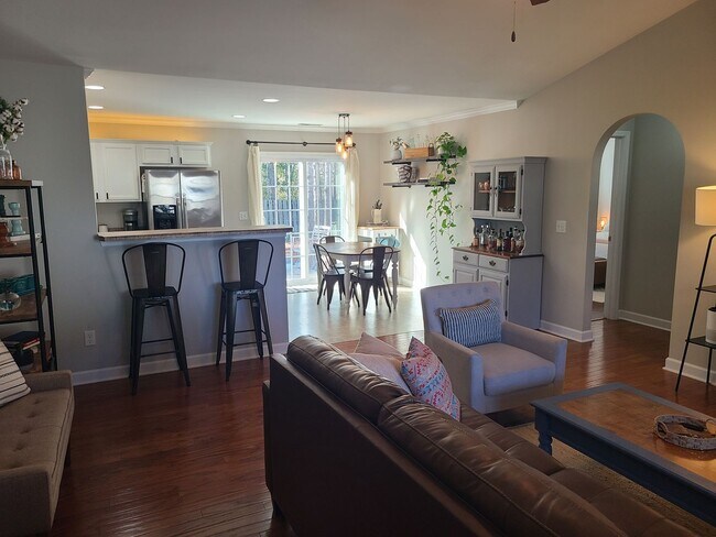 Building Photo - 3 Bedroom, 2 bath home located in The Land...
