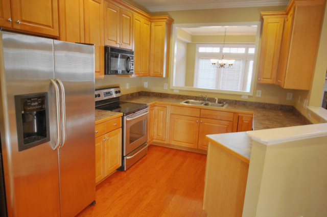 Foto del edificio - Beautiful and spacious 3 bedroom townhome ...