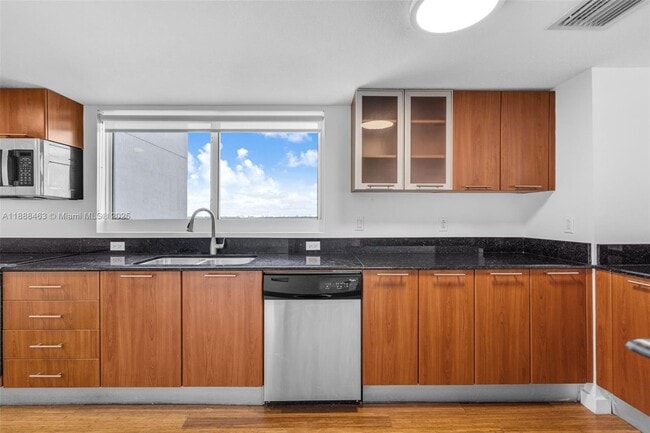 Foto del edificio - 1800 N Bayshore Dr