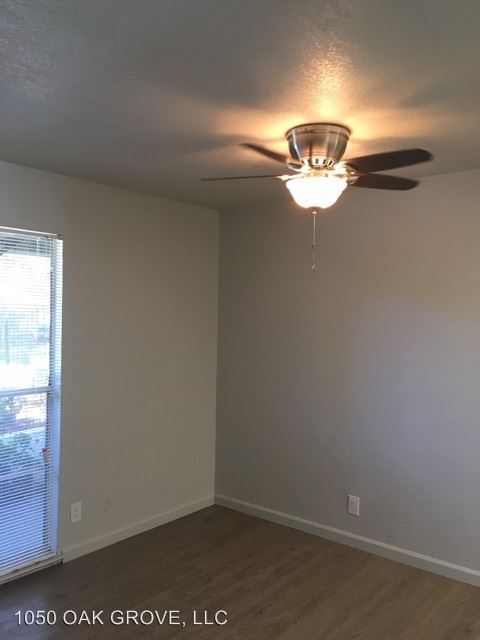 Foto del edificio - 1050 Oak Grove Rd