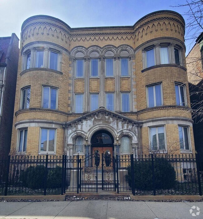Building Photo - 4746 S Prairie Ave