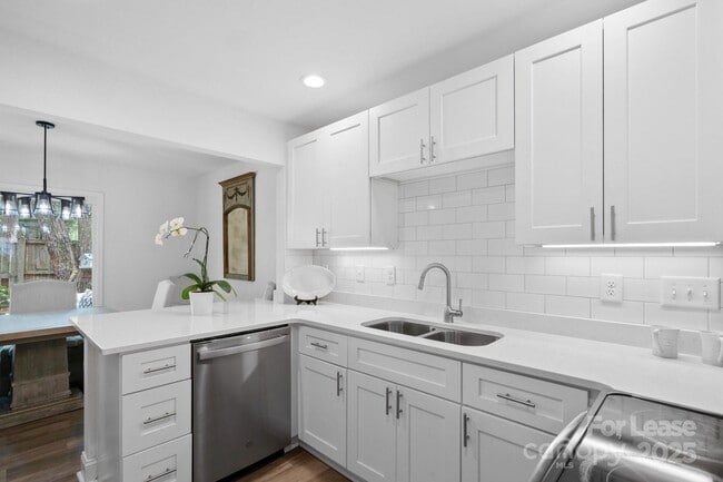 Foto del edificio - 7916 Horse Chestnut Ln