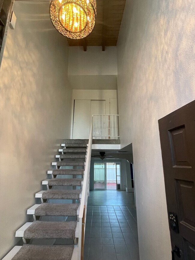 Building Photo - M/I SPECIAL - Remodeled Townhome in Point ...