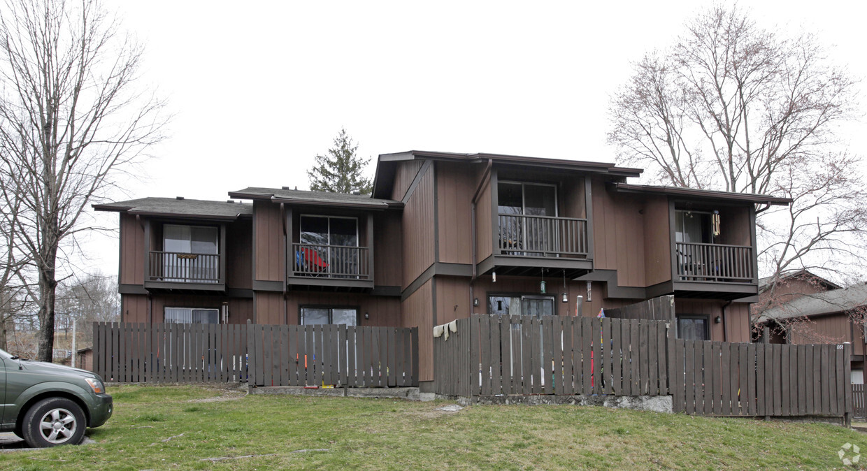 Primary Photo - Lomenacque Apartments