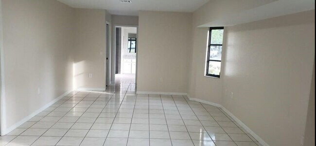 Primary bedroom with sitting area and ensuite bath - 6192 Roberta Dr