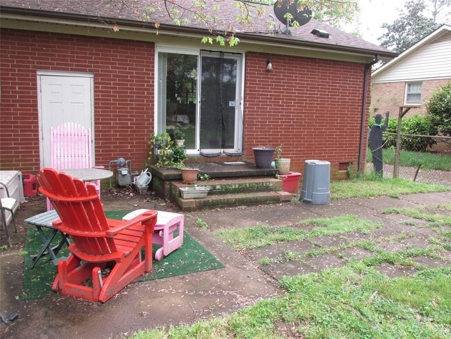 Building Photo - 1627 Starbrook Dr