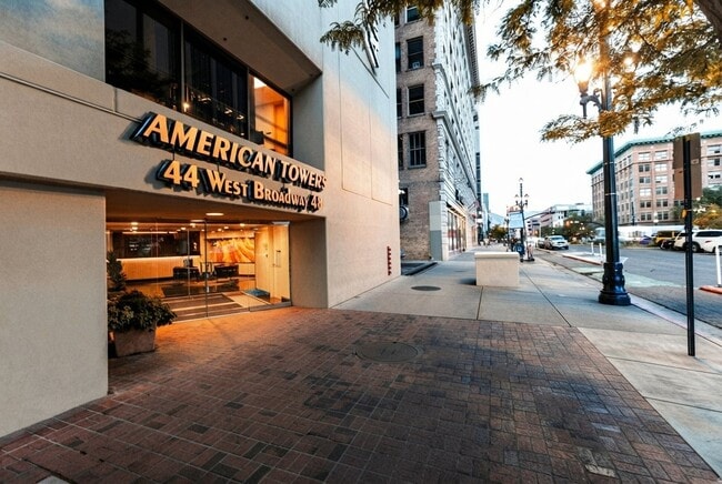 Building Photo - 44 W 300 S