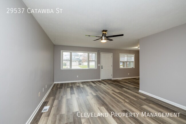 Building Photo - Beautiful 3 Bedroom Ranch!