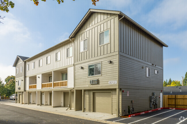 Exterior - Forest Grove Townhomes