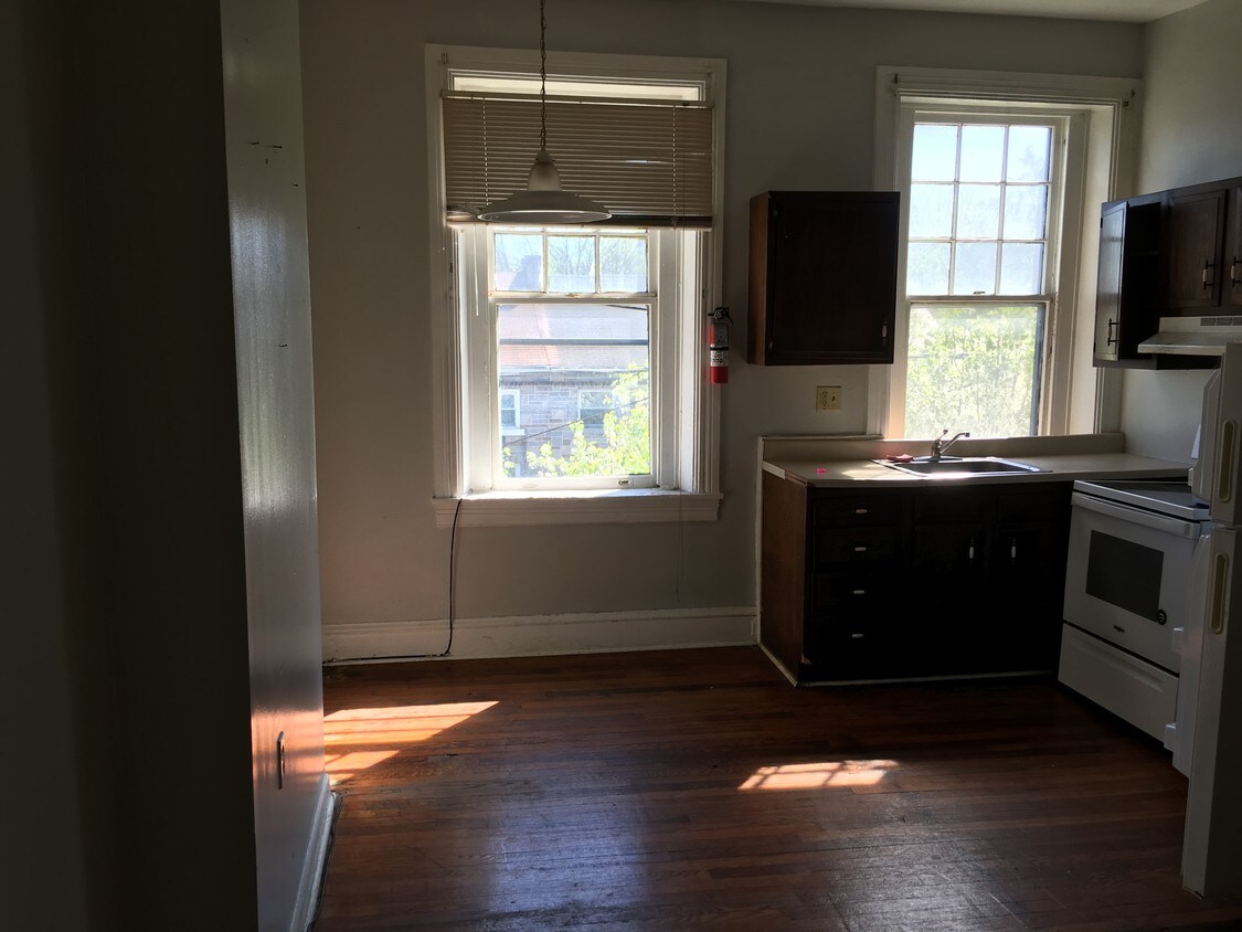 364 S Queen St Unit 4, Lancaster, PA 17603 Apartment for Rent in