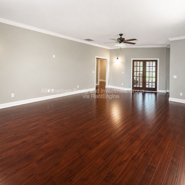 Foto del edificio - 598 Emerald Ln