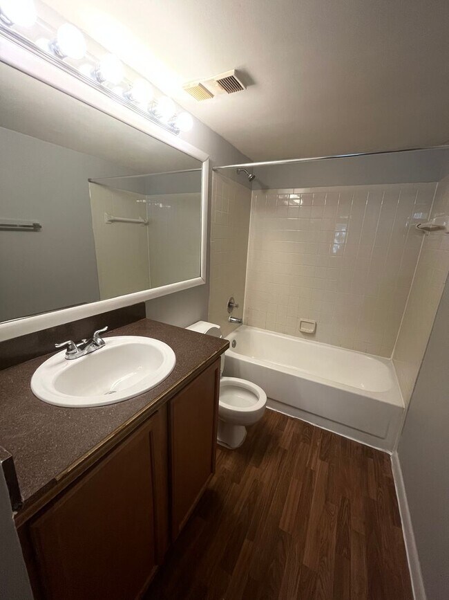 Building Photo - MOVE IN SPECIAL!  TWO BEDROOM TWO BATHROOM...