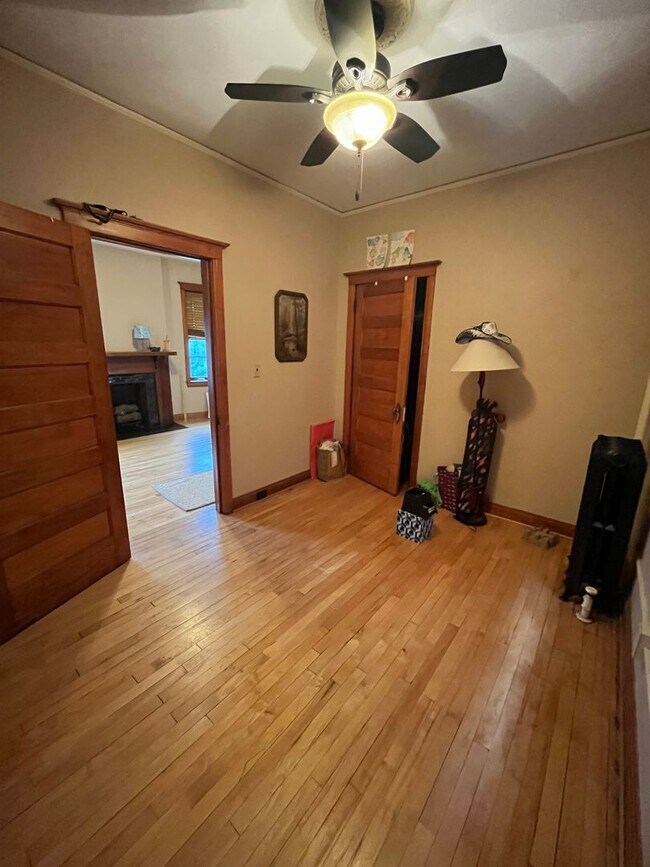 Foto del edificio - 308 E 5th St