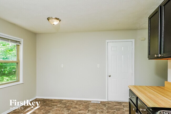 Building Photo - 3238 Macarthur Ln