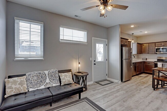 Building Photo - New-Willow Cascades Townhomes!