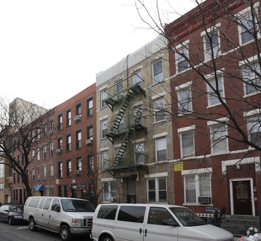 Primary Photo - 210 Huron St