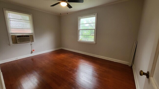 Foto del edificio - 1037 N Perkins Rd