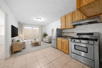 Building Photo - 1337 Douglas St