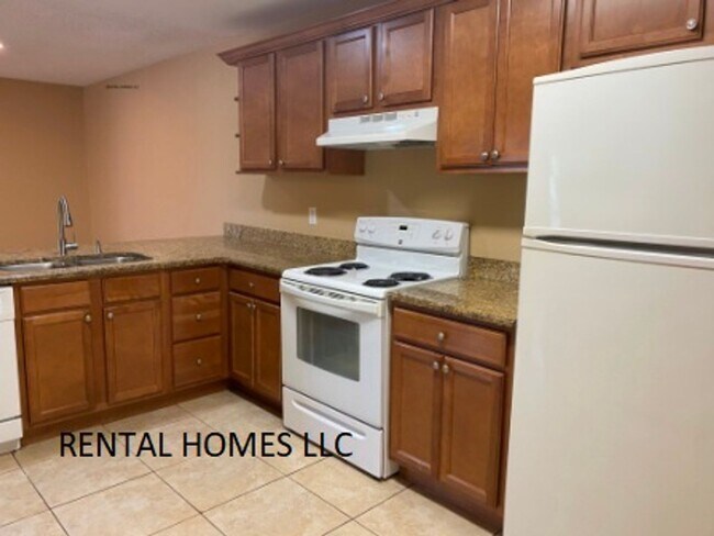 Foto del edificio - Two Bedroom and Two Bathroom Townhome Minu...