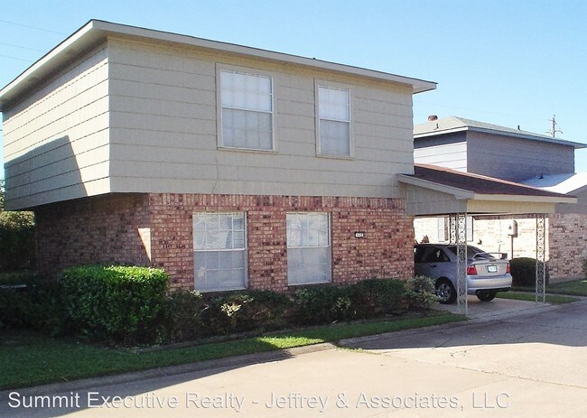 Building Photo - 112 Carriage Square Cir