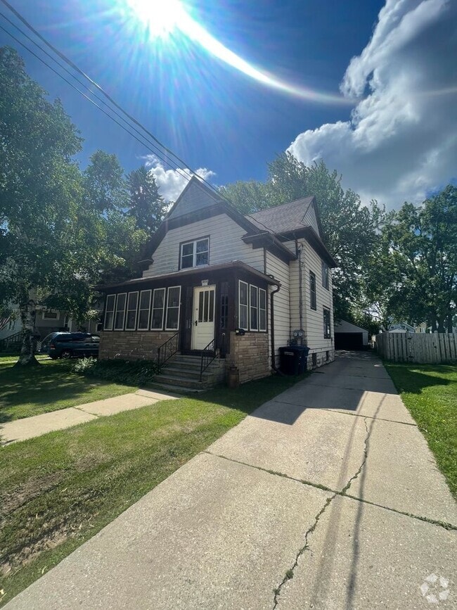 Building Photo - 1211 Otter Ave