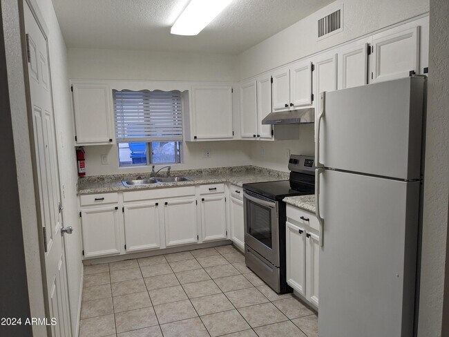 Building Photo - 4507 E Contessa St