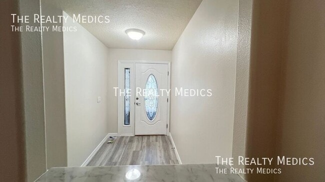 Building Photo - 895 Villa Dr