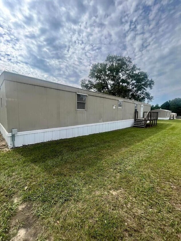 Primary Photo - 2 Pin Oak Ln