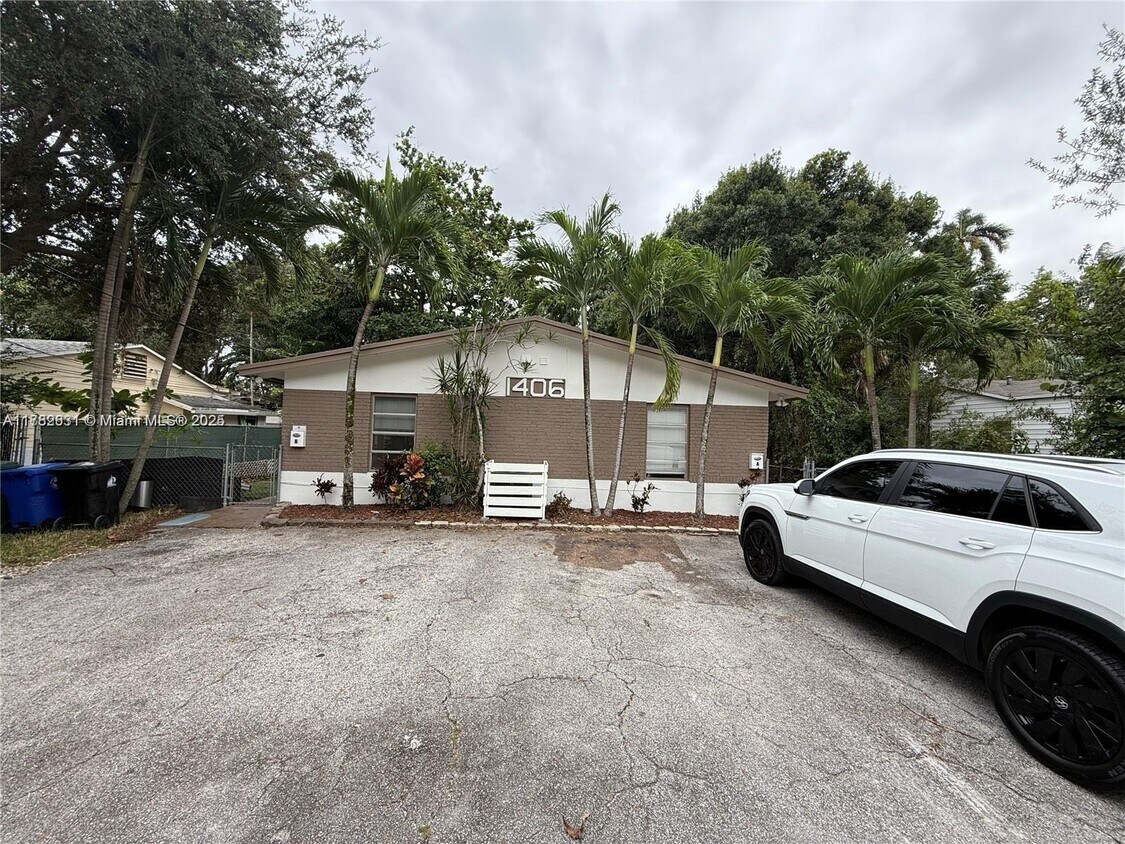 Primary Photo - 1406 Arpeika St