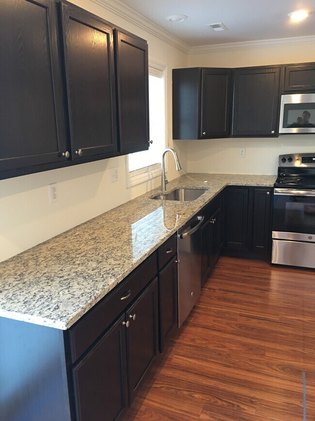 Foto del edificio - 11 Firehouse Rd