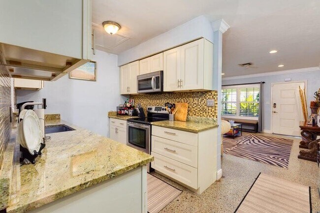 Building Photo - 145 SE 3rd Ave