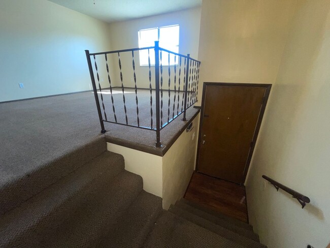 Building Photo - Promotion! Cute and Clean 2 bedroom duplex...