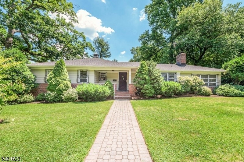 Primary Photo - 115 Essex Rd