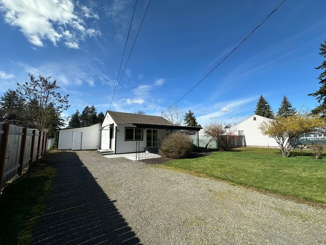 Building Photo - Darling 2bd, 1ba house with large fenced y...